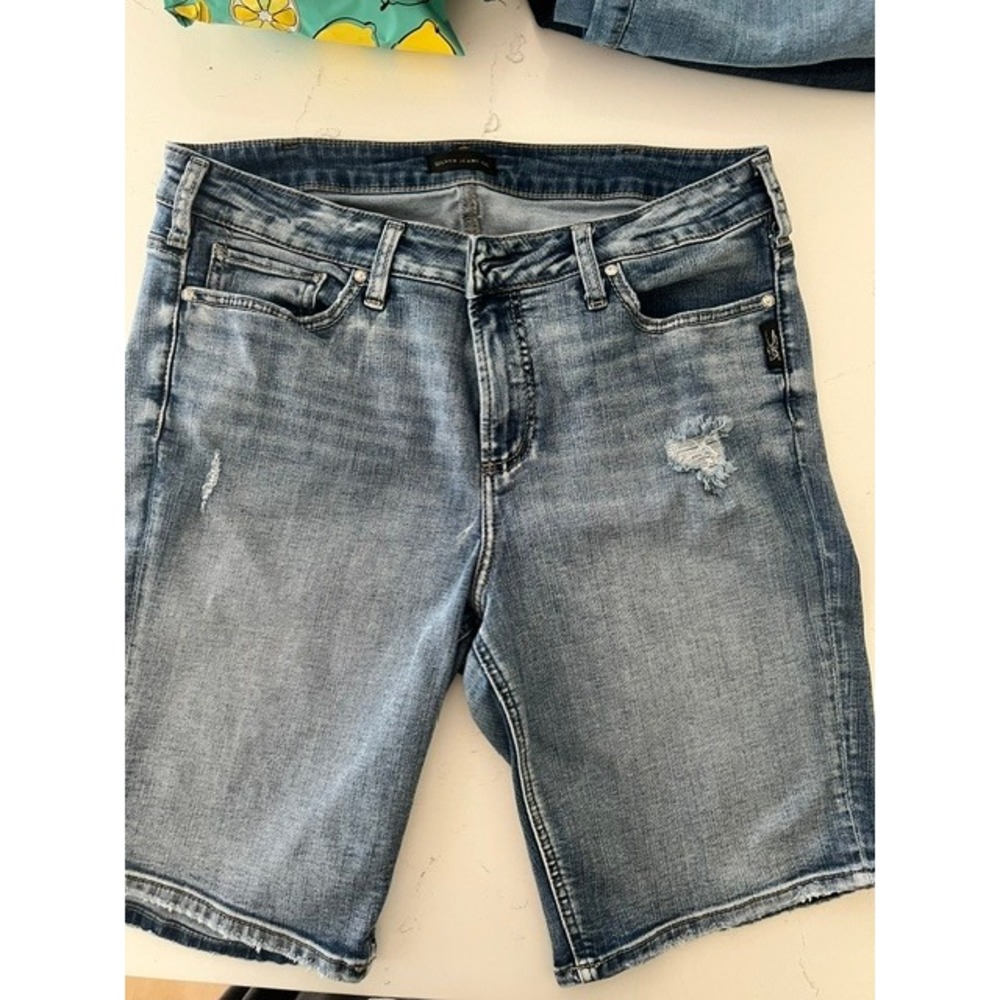 Silver Jeans Co Avery Bermuda Shorts Light Wash Distressed Curvy